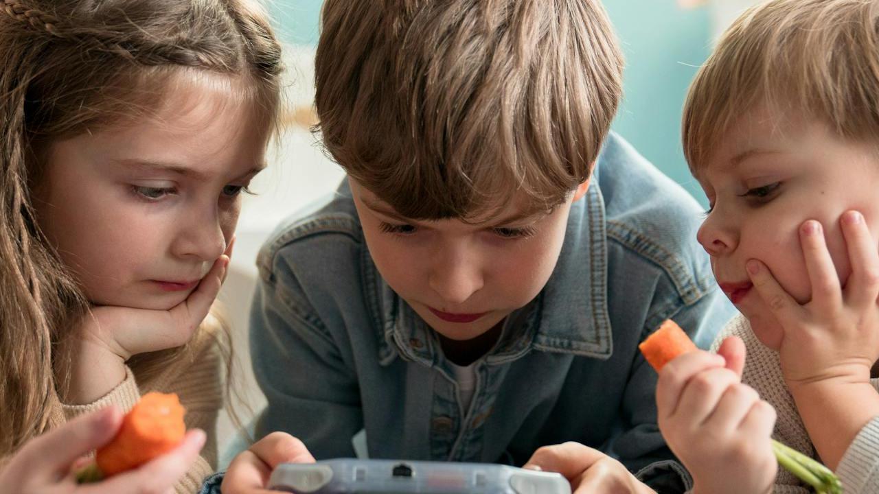 ilustrasi screen time pada anak