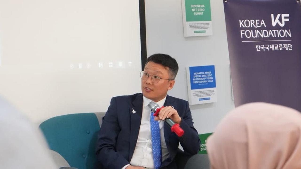 "Saya harap pemerintah Korea dan Indonesia bisa menemukan solusi akhir bagaimana menyelesaikan isu krusal ini," harap Bong.
