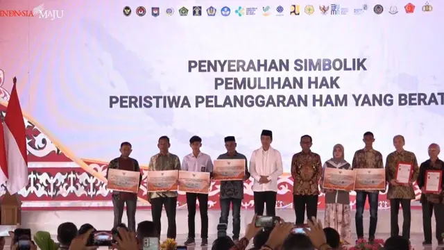 Presiden Joko Widodo atau Jokowi memulai kick off program pemulihan kepada korban pelanggaran HAM berat masa lalu di Indonesia