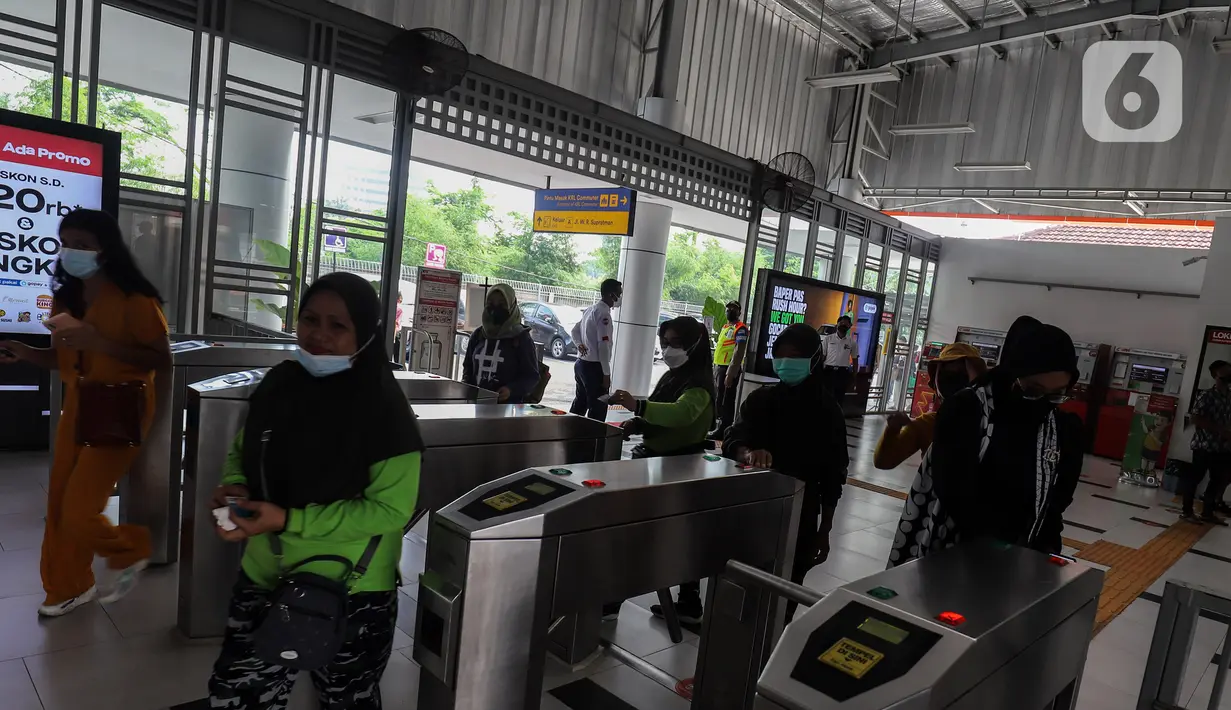 Suasana peningkatan aksesibilitas setelah penataan Stasiun Pondok Ranji, Tangerang Selatan, Banten, Kamis (16/6/2022). Menteri BUMN Erick Thohir menyebut kereta api menjadi tulang punggung transportasi publik dan dalam pembangunan peningkatan ekonomi. (Liputan6.com/Johan Tallo)