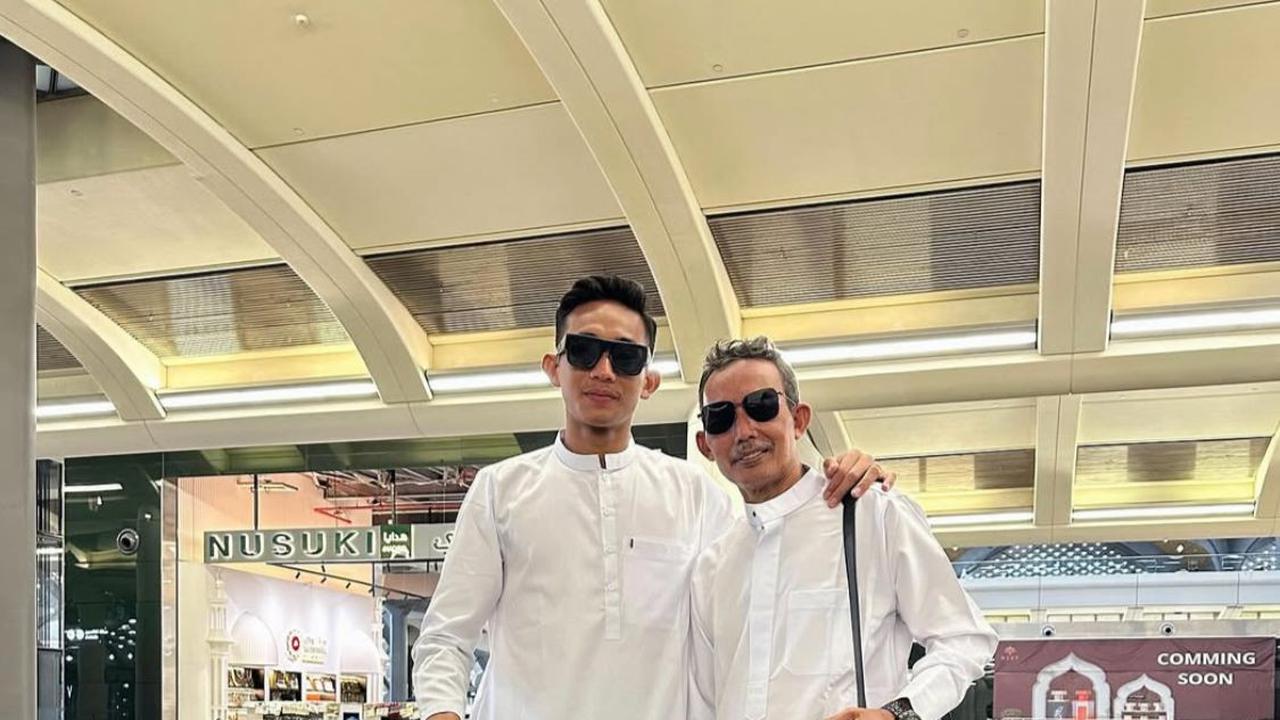 7 Potret Rizky Ridho Bintang Timnas Indonesia Umroh Bareng Keluarga, Ini Momen Spesialnya