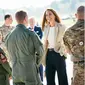 Potret Kate Middleton, Duchess Of Cambridge ketika mengunjungi pangkalan RAF Brize Norton di Oxfordshire, Inggris, pada Rabu, (15/9/21). (dok. Instagram @dukeandduchessofcambridge / https://www.instagram.com/p/CT2owruAxvP/ / Gabriella Ajeng Larasati)