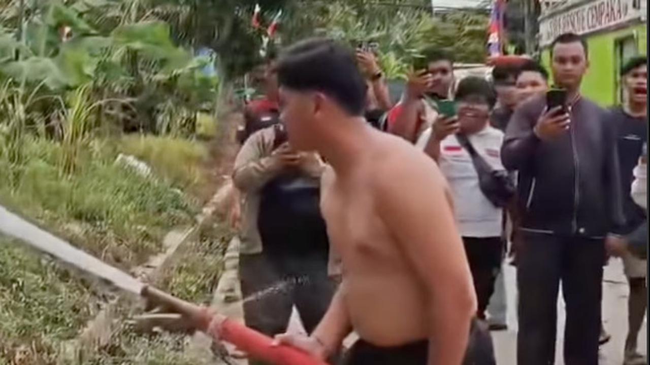 Kena Batunya! Satpam Hina Damkar Dihukum Latihan Padamkan Api, Endingya Sesuai Harapan Netizen