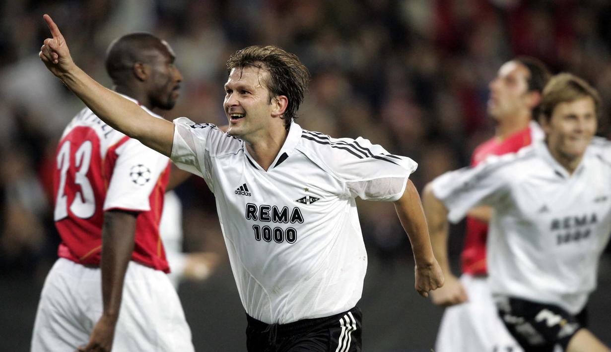 Roar Strand. Gelandang tengah ini mampu mencetak 11 gol di Liga Champions hanya bersama Rosenborg. Ia tampil dalam 71 laga di Liga Champions sejak musim 1995/1996 hingga 2007/2008. Jika diakumulasi dengan babak kualifikasi, ia total tampil dalam 104 laga di Liga Champions. (AFP/Daniel Sannum Lauten)
