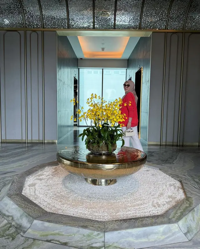 6 Potret terbaru Syahrini setelah melahirkan, penampilannya kembali ideal seperti sebelum hamil