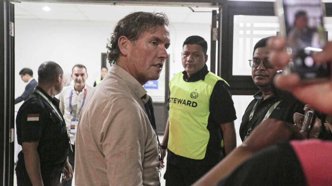 Patrick Kluivert, Alex Pastoor, Gerald Vanenburg, dan Denny Landzaat Saksikan Langsung Laga Persija Vs PSBS