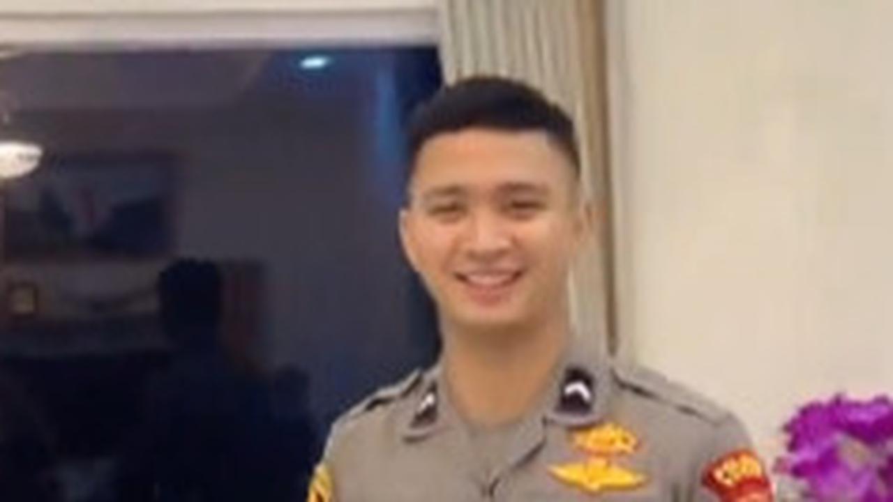Pulang Dinas, Ibu Ini Teriak Sang Anak Berpangkat Brigadir Polisi Dua Pulang ke Rumah 'Si Aa Pulang Sun Mamah Atuh
