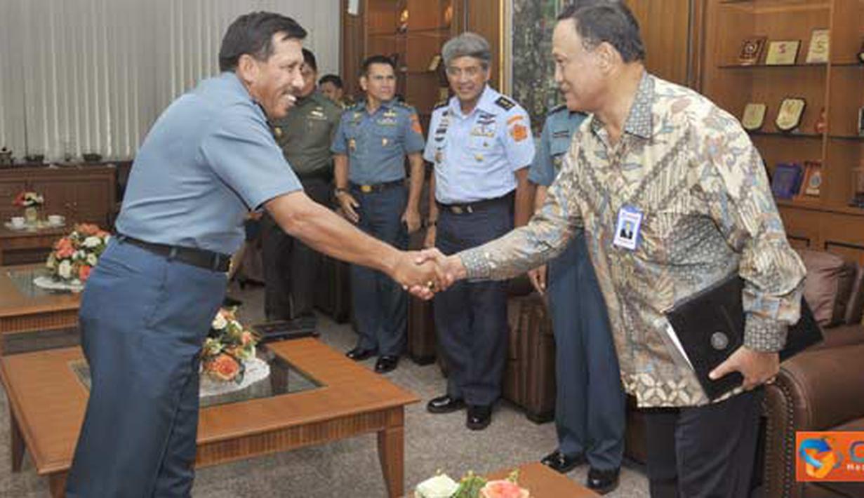 Citizen6, Jakarta: Panglima TNI menerima kunjungan Presiden The Eleventh Asia Pacific Conference on Emergency and Disaster Medicine (APCEDM XI) Dr. Abdul Radjak, DSOG beserta rombongan di Mabes TNI Cilangkap, Jakarta Timur, Jum’at (8/4). (Pengirim: Badar)
