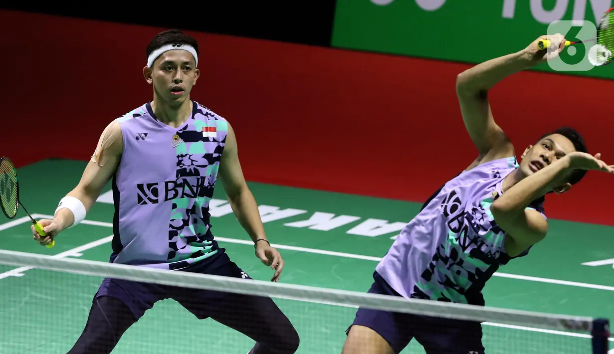 Fajar Alfian/Muhammad Rian Ardianto menang dua gim langsung 21-14, 21-17. (Liputan6.com/Helmi Fithriansyah)