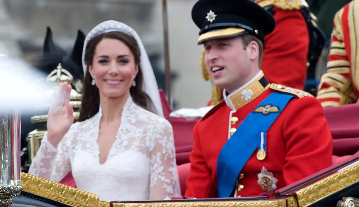 Kate Middleton resmi menjadi keluarga kerajaan Inggris setelah menikah dengan Pangeran William pada 29 April 2011 atau 11 tahun yang lalu. Pilihan gaun pengantin model klasik dan mewah rancangan Sarah Burton menjadi inspirasi para pengantin lainnya di dunia. (Foto: Shutterstock)