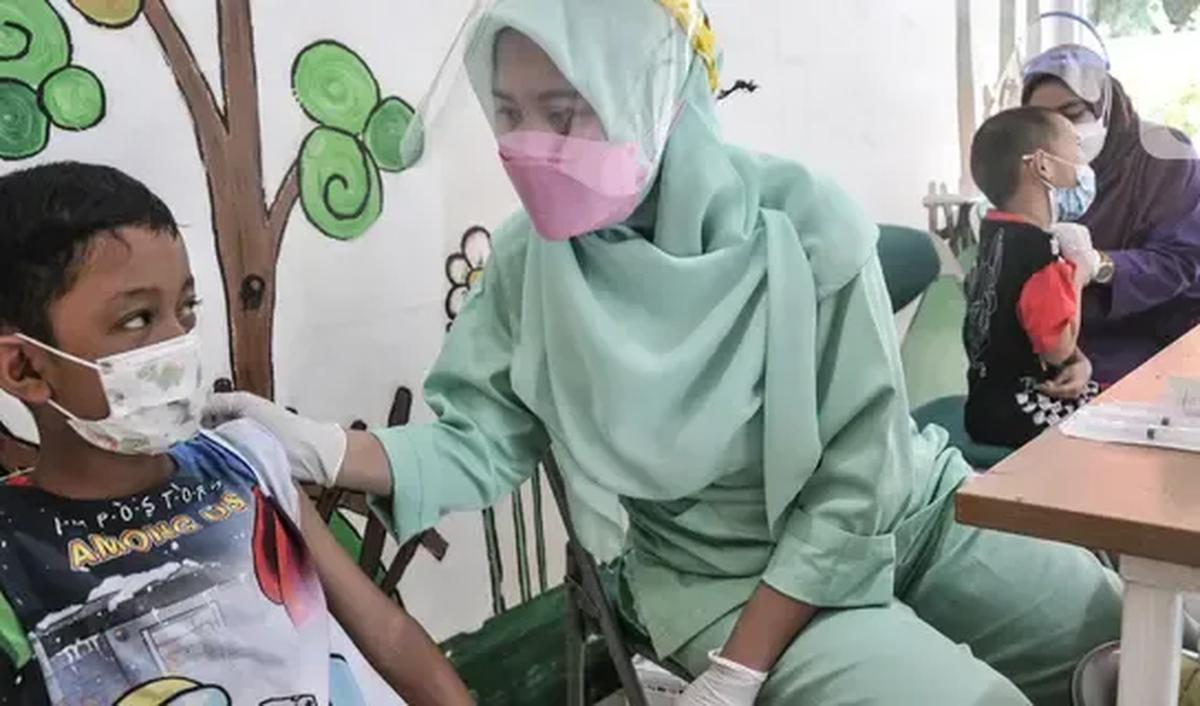 Syahril mengatakan, penolakan para guru besar itu hanya didasarkan pada hoaks yang beredar di grup WhatsApp serta provokasi dari pihak-pihak tertentu untuk menolak RUU Kesehatan yang sudah jelas akan membuat masyarakat lebih mudah mengakses dokter dan men