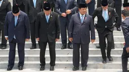 Sebelumnya, Presiden Prabowo Subianto secara resmi melantik 48 menteri negara dalam Kabinet Merah Putih. (AP Photo/Achmad Ibrahim)