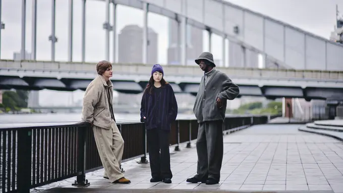 Kolaborasi UNIQLO X NEEDLES menghadirkan gaya fleece dengan sentuhan streetwear khas Jepang