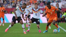 Pemain Jerman, Jonathan Tah dan Joshua Kimmich, berebut bola dengan pemain Pantai Gading, Ange-Yoan Bonny, dalam pertandingan Grup E Piala Dunia 2026 di Toronto, Sabtu (20/6/2026). (AP Photo/Stephanie Scarbrough)