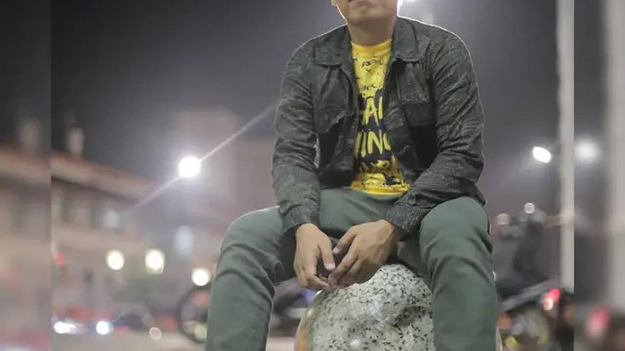 6 Potret Lebah Ganteng Penerjemah Subtitle Film 'Legendaris', Netizen Akui Respect
