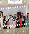 Keluarga Tanoesoedibjo hadirkan kehangatan Natal dengan gaya sederhana. [Foto: Instagram/ Tanoesoedibjo]