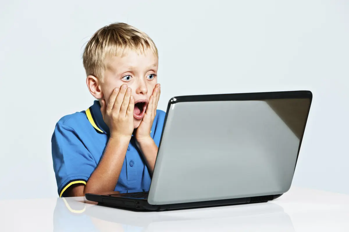 [Bintang] Ilustrasi Anak Nonton Video Porno