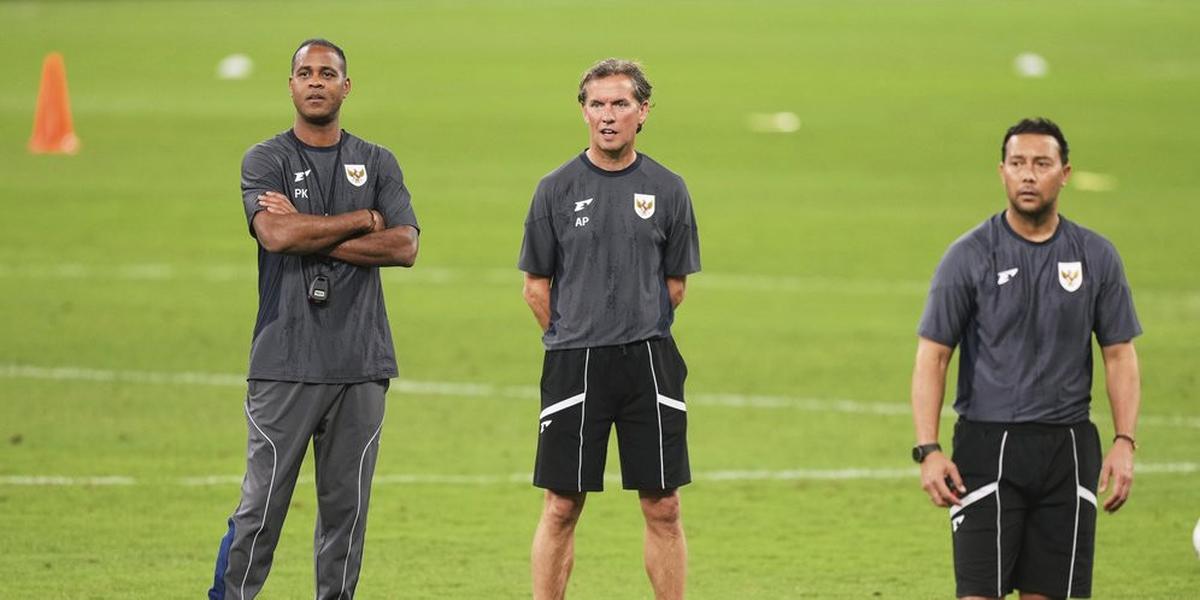 Alex Pastoor Dijagokan jadi Calon Pelatih Baru Ajax Amsterdam