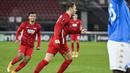 Gelandang AZ Alkmaar, Teun Koopmeiners, melakukan selebrasi usai mencetak gol ke gawang Napoli dalam laga lanjutan Liga Europa 2020/21 Grup F di AFAS Stadium, Kamis (3/12/2020) waktu setempat. AZ Alkmaar bermain imbang 1-1 dengan Napoli. (AFP/Olaf Kreak/ANP)