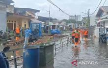 Banjir Jakarta Utara: Lima RT Masih Tergenang Air hingga Sabtu Siang