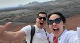 Memilih liburan ke tempat yang unik, Gracia Indri dan suami bulenya pun terlihat sangat bahagia. (FOTO: instagram.com/graciaz14)