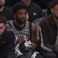 Viral Pebasket Kyrie Irving Berbuka Puasa di Tengah Jalannya Pertandingan. (Sumber: Twitter/@FaktaSepakbola)