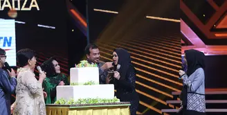 Perayaan ulang tahun Siti Nurhaliza kali ini begitu istimewa. Selain banjir ucapan selamat, Siti panen kado. Kamis, (12/1) Siti merayakan ultahnya bersama fans dalam acara Golden Memories Internasional.(Nurwahyunan/Bintang.com)