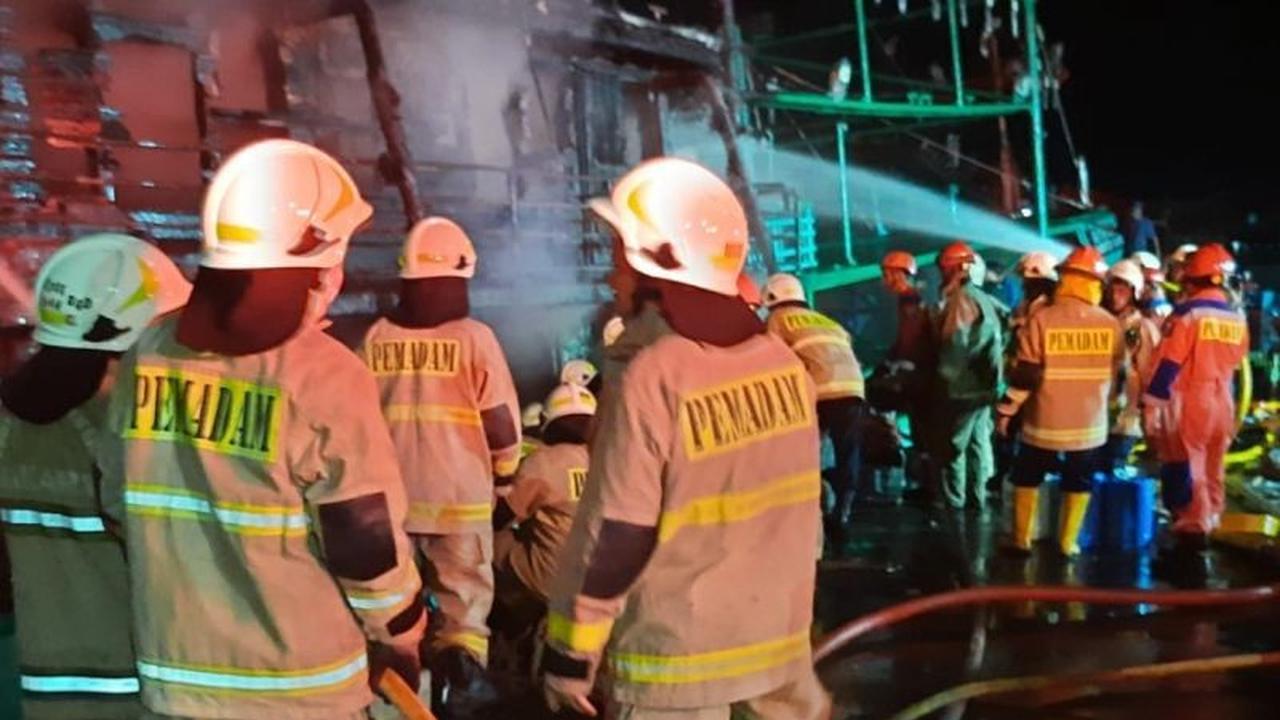 Kerugian Kebakaran Kapal di Pelabuhan Muara Baru Jakarta Utara Capai Rp500 Juta