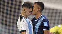 Timnas Argentina U-20 menang 3-0 atas Guatemala pada laga kedua Grup A Piala Dunia U-20 2023 di&nbsp;Estadio Unico Madre de Ciudades, Rabu (24/5/2023) dini hari WIB. Sayangnya, duel kedua tim diwarnai dua kartu merah. (AP Photo/Nicolas Aguilera)