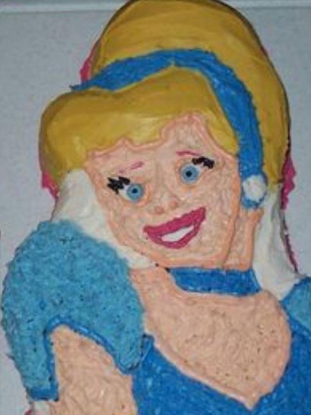 6 Kue Ulang Tahun Bentuk Cinderella Ini Meresahkan, Bikin Kecewa