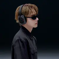 Kolaborasi ini mempertemukan pengaruh V BTS dalam budaya musik dengan pendekatan Nothing terhadap teknologi dan desain. (Foto/Dok: Erajaya Digital)