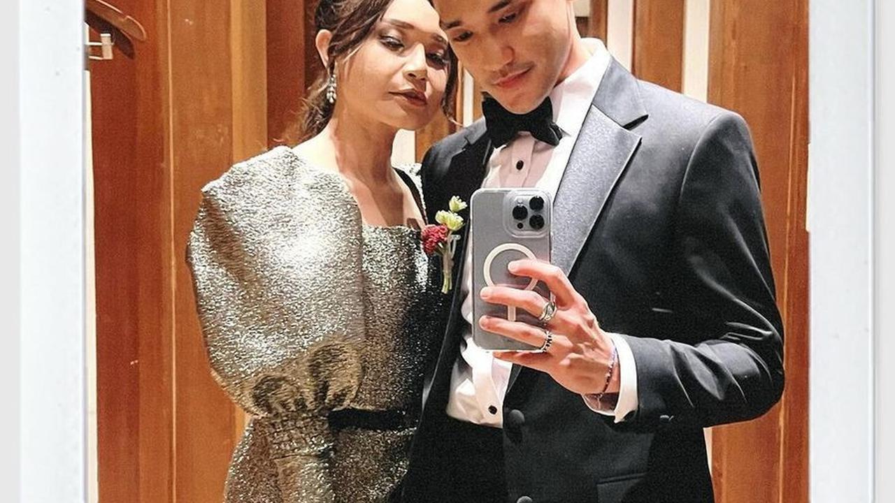 Namun, salah satu ucapan ulang tahun yang mencuri perhatian datang dari Afgan, yang mengunggah foto spesial bersama Rossa dengan caption yang menyentuh.<br>