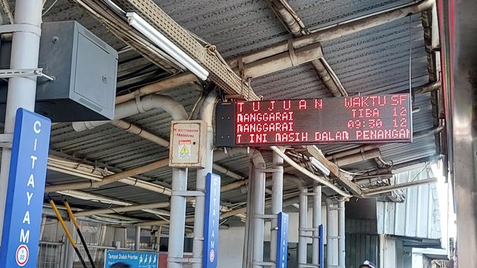 Kabel Listrik Bermasalah, Picu Percikan Api di Atap Peron Jalur 8 Stasiun Bogor