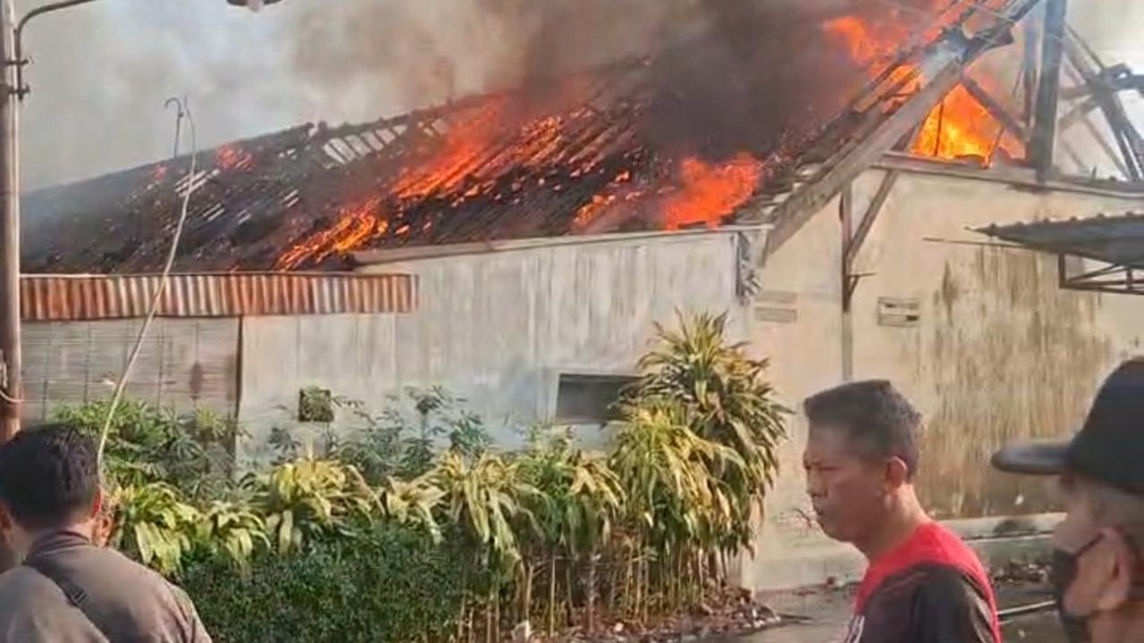Kebakaran Melalap Asrama Polisi Solo