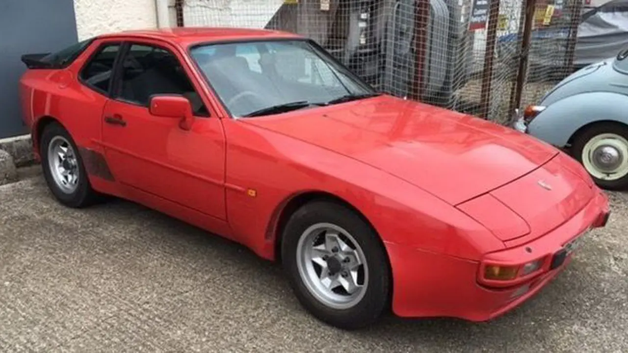 Porsche 944