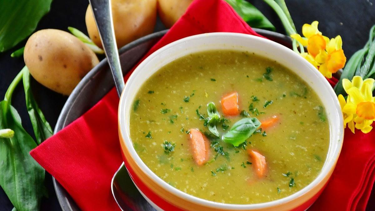 Sup kentang lembut dan gurih, sempurna untuk makan malam hangat bersama keluarga