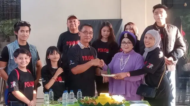Para pemain dan kru film Hantu Polong. (Foto: Dok. Koleksi Pribadi Amir Gumay)