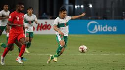 Timnas Garuda justru memiliki peluang lebih dulu dengan formasi defensif tersebut. Usai laga memasuki 15 menit pertama, Witan Sulaeman mampu melakukan manuver ke dalam kotak penalti. Tembakannya masih melebar di sisi kanan gawang Singapura. (Dok. PSSI)