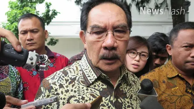 Mantan Ketua Komisi Pemberantasan Korupsi (KPK) Antasari Azhar tiba di Istana Kepresidenan, Jakarta. Kedatangannya untuk bertemu Presiden Joko Widodo atau Jokowi.