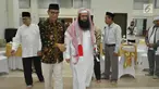 Sheikh Dr Muraweh Musa Nasar tiba saat mengunjungi MAJT, Semarang, Senin (22/4). Sheikh Dr Muraweh Musa Nasar adalah Ketua Divisi Lajnah Baitulmaqdis, Asosiasi Ulama Internasional, Salah satu ulama terkemuka yang bertanggungjawab untuk memberdayakan umat Islam di Baitulmaqdis. (Liputan6.com/Gholib)