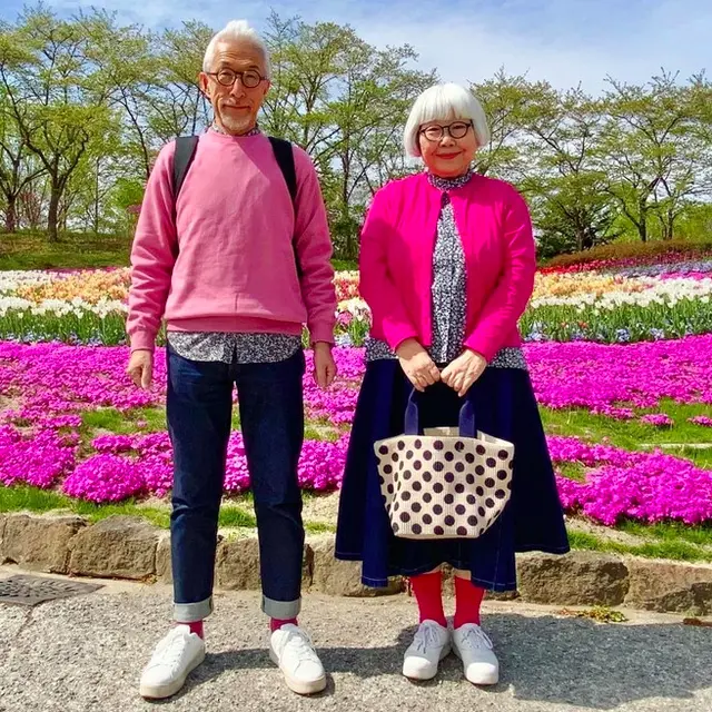 Pasangan asal Jepang yang viral karena selalu pakai baju couple