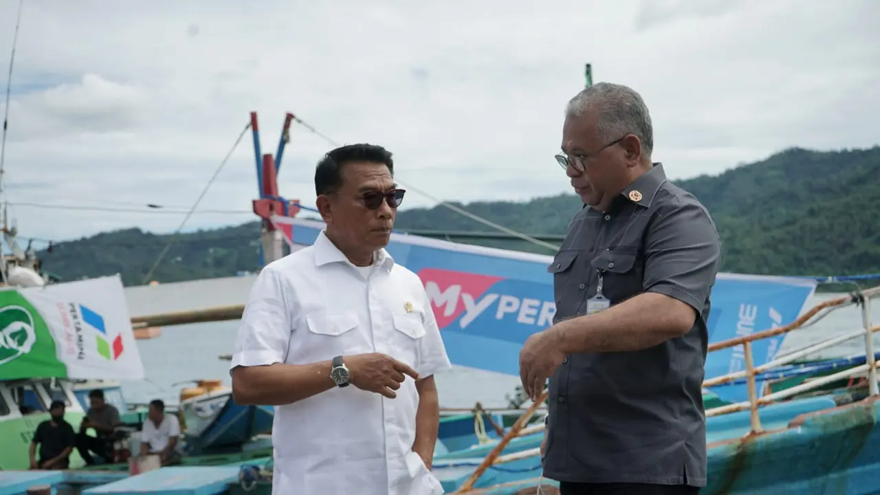 Kepala Staf Kepresidenan (KSP) Moeldoko mengunjungi lapangan ke Pelabuhan Perikanan Samudera (PPS) kota Bitung.