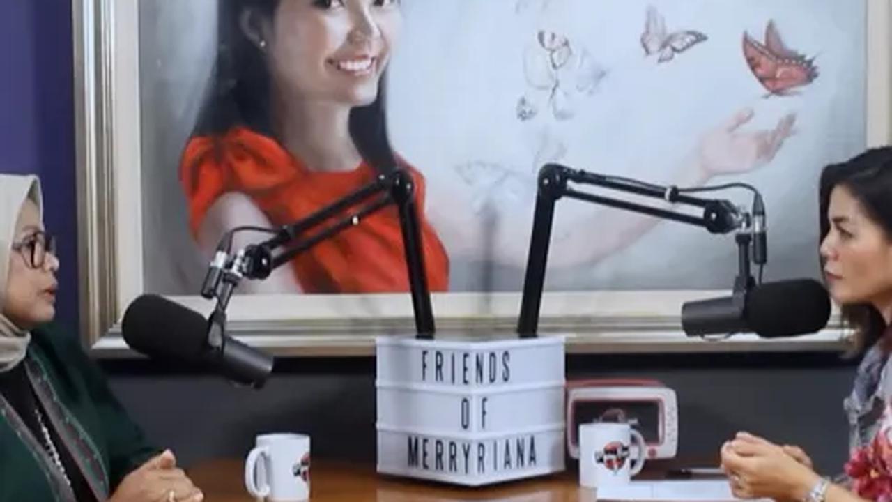 "Dan itu banyak yang tidak tahu karena tidak terlihat, kalau sebenarnya Ibu Fery menggunakan alat bantu pendengar. Karena kalau tanpa alat bantu pendengar, nggak bisa dengar?," tanya Merry. <br>