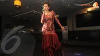 Tarian asal Amerika Latin ini memang telah lama Venna pelajari. Venna terlihat menjiwai di setiap gerakannya, termasuk saat ia harus menari sambil bernyanyi (Liputan6.com/Herman Zakharia).