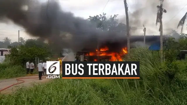 Sebuah bus berbahan bakar gas alam terbakar saat diperiksa oleh seorang mekanik. Petugas pemadam kebakaran berhasil memadamkan api setelah 1 jam.