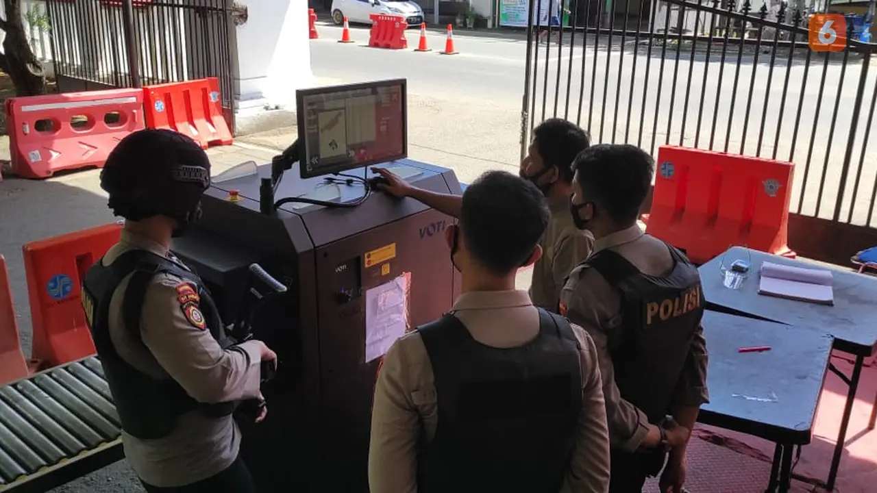 Mako Polda Gorontalo yang dijaga ketat anggota bersenjata lengkap (Arfandi Ibrahim/Liputan6.com)