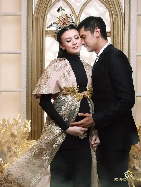 Anggota keluarga Adi Nugroho dan Donita bertambah. Donita pada hari ini melahirkan anak keduanya. Hal itu terlihat dari video yang diunggah oleh presenter dan pemeran tersebut. (Instagram/donitabhubiy)