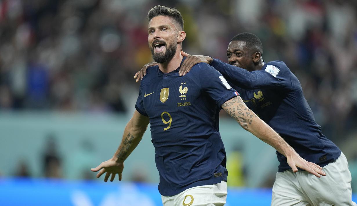 Hanya berselang lima menit, Prancis membalikkan keadaan dengan unggul 2-1. Gol kedua dicetak Olivier Giroud dengan sepakan kaki kiri usai menerima umpan Adrien Rabiot. Skor 2-1 bertahan hingga babak pertama usai. (AP/Francisco Seco)