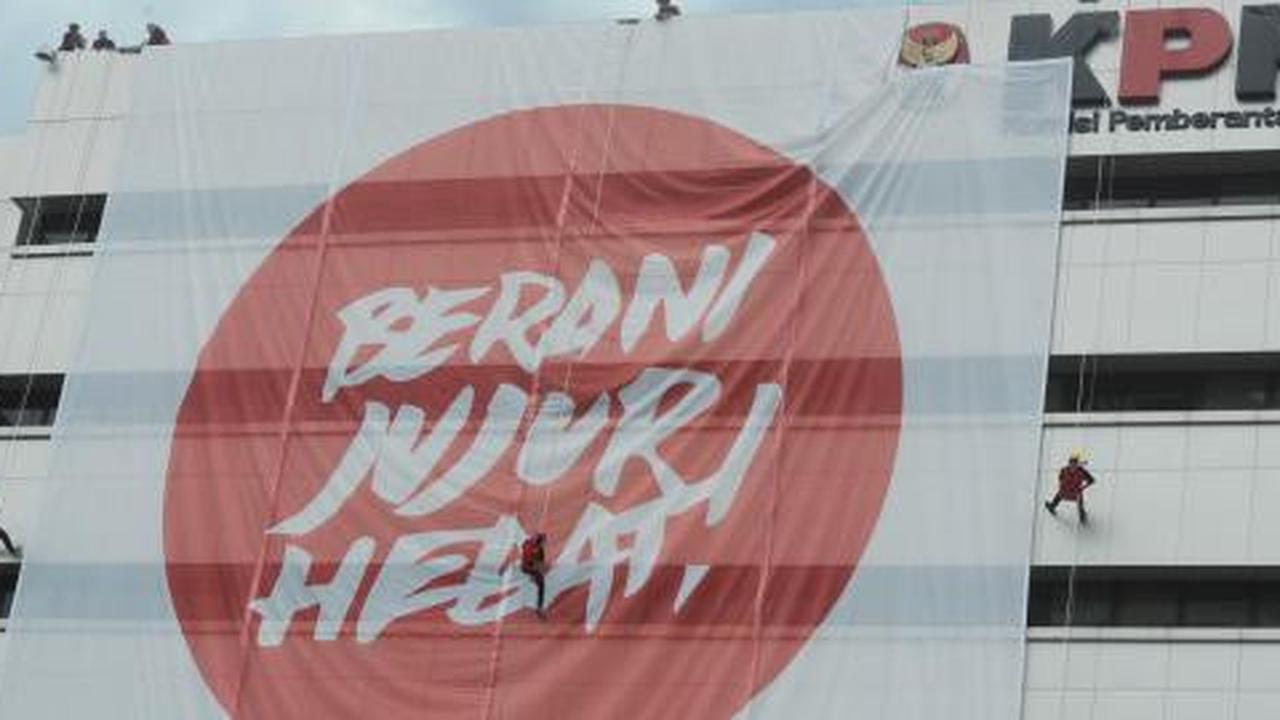Spanduk Berani, Jujur, Hebat! akan dipasang di kantor Jokowi