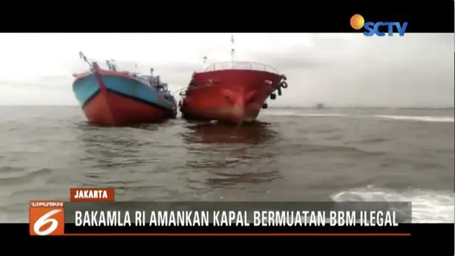 Bakamla amankan kapal bermuatan 60 ton BBM ilegal beserta 13 anak buah kapal di perairan Teluk Jakarta.
